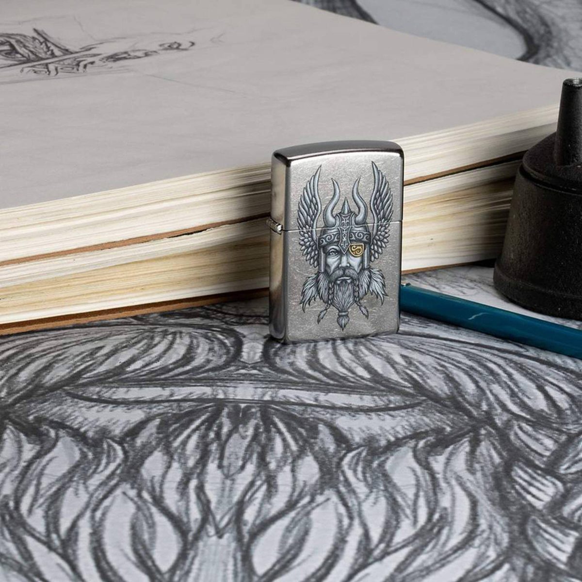 Бензиновая зажигалка ZIPPO 29871 Viking Street Chrome + бензин Zippo 125 мл 5