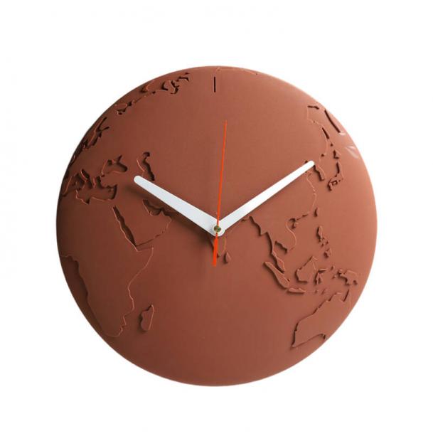Часы настенные Qualy World Wide Waste коричневые QL10400-BN