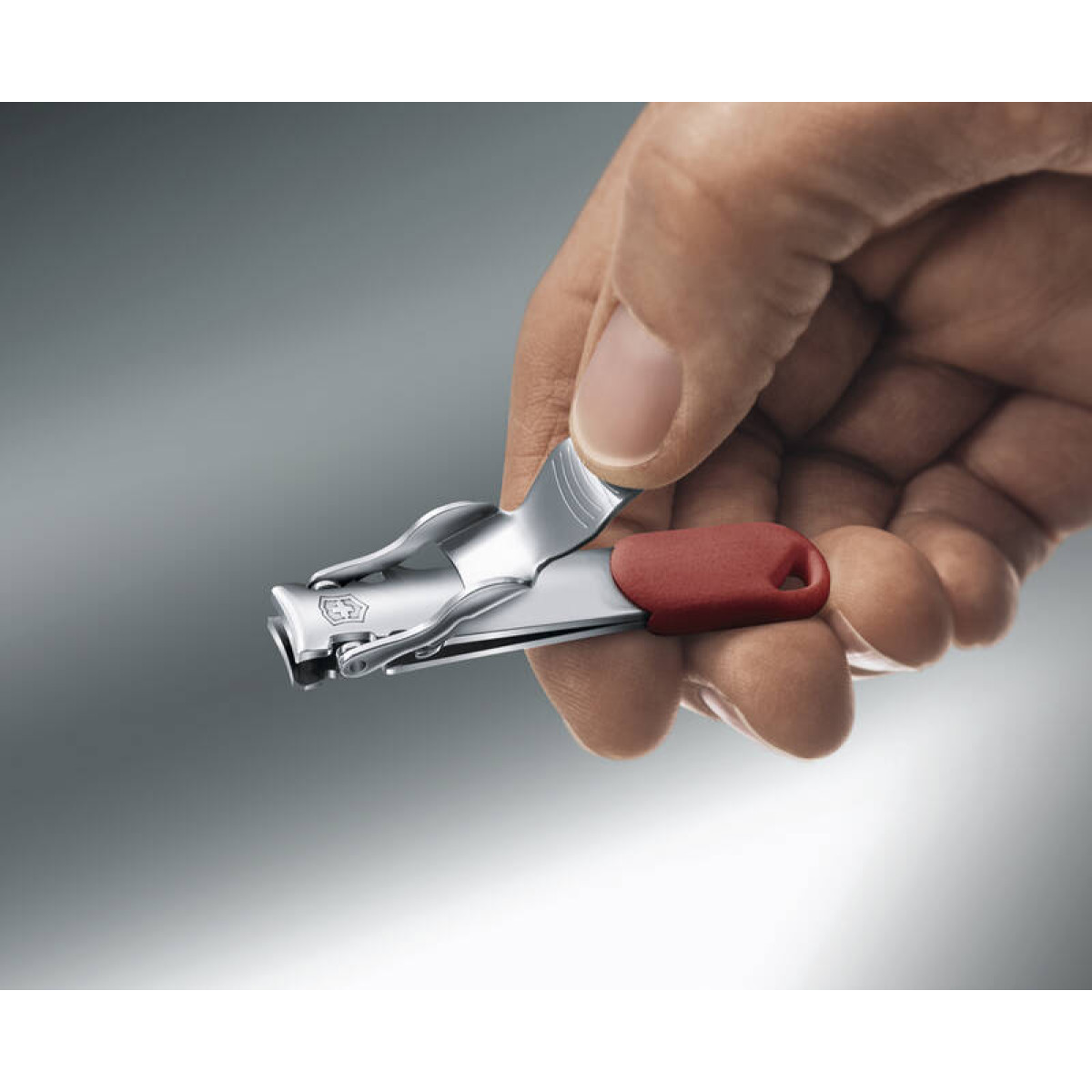 Книпсер для ногтей Victorinox 8.2050.B1 с отверстием для шнурка, красный, нержавеющая сталь, кусачки, щипцы. 4