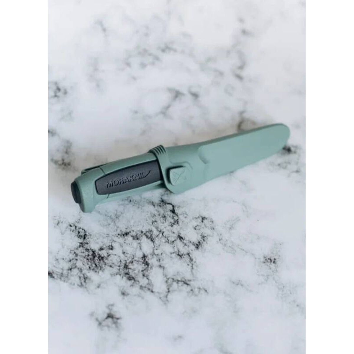 Нож туристический Morakniv Basic 546 2020 13957, нержавеющая сталь, с ножнами, Швеция 2