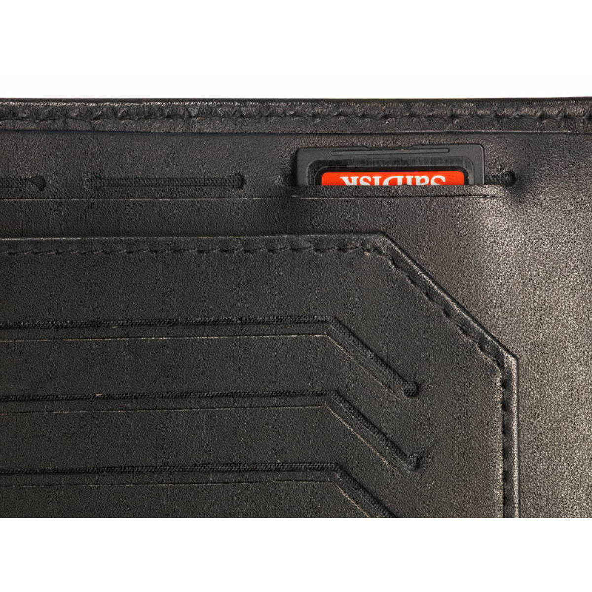 Обложка для паспорта VICTORINOX Altius Edge Leibnitz с защитой RFID, чёрная, кожа наппа, 11x2x15 см 3