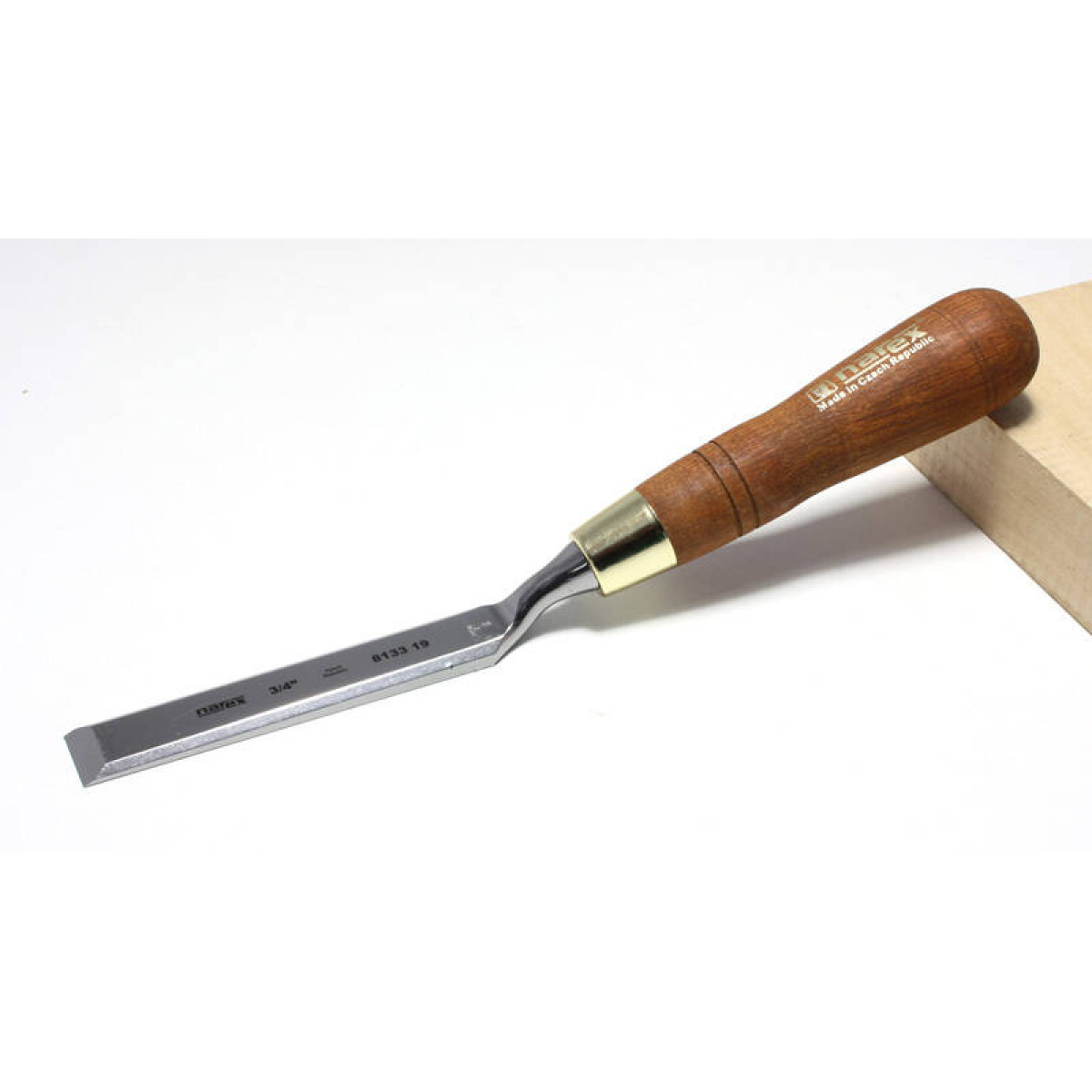 Плоская изогнутая стамеска с ручкой Narex Wood Line Plus 19 мм 813319 1