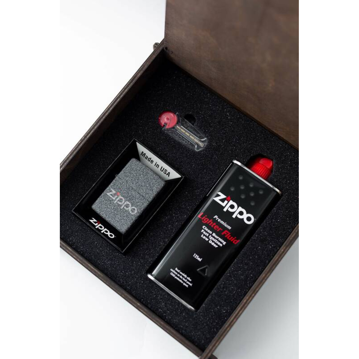 Подарочный набор оригинальная зажигалка Zippo 211 SNAKESKIN ZIPPO LOGO с топливом 125 мл + кремнии в деревянной коробке 4