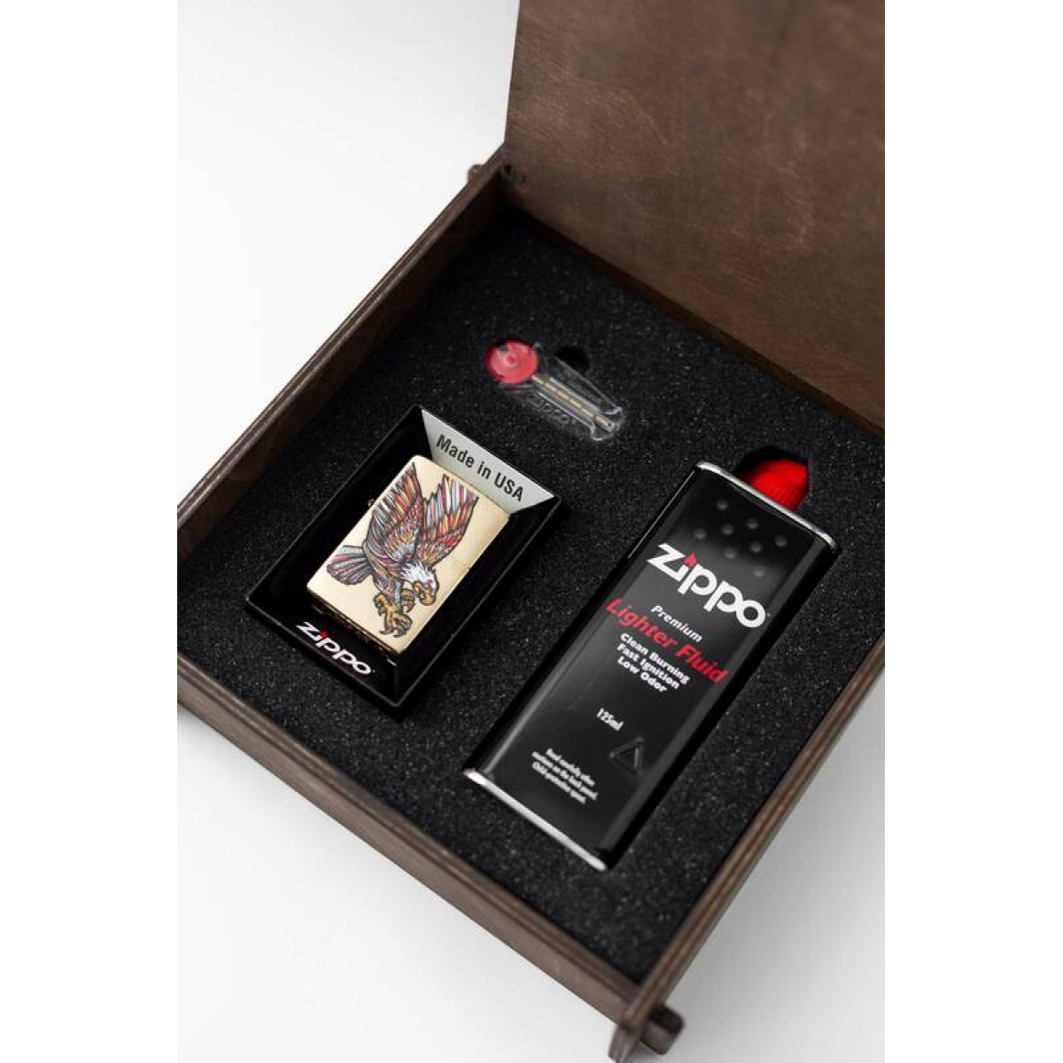 Подарочный набор оригинальная зажигалка Zippo 49667 с топливом 125 мл + кремнии в деревянной коробке 4