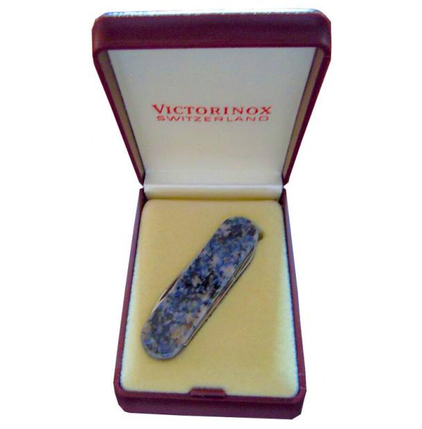Нож-брелок Victorinox Classic LE, 58 мм, 4 функции, рукоять из натурального камня, "Azul Santa Cruz" 0.6200.53