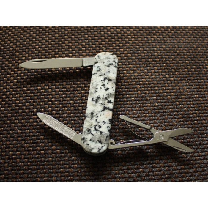 Нож-брелок Victorinox Classic LE, 58 мм, 4 функции, рукоять из натурального камня, "Rosa Betha" (под