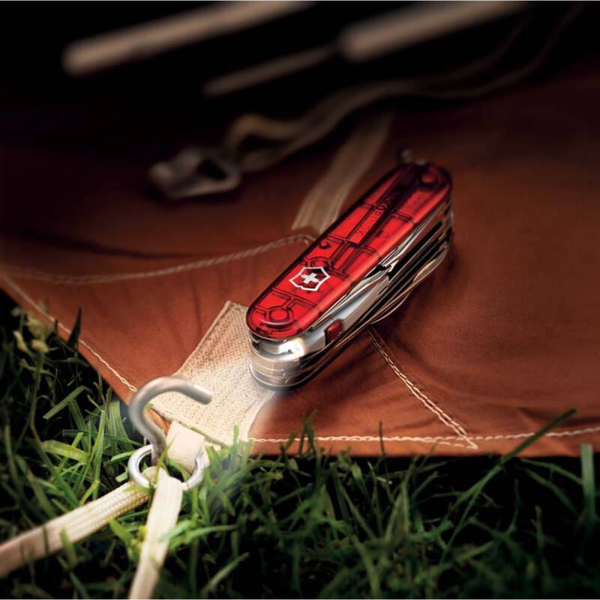 Нож Victorinox Huntsman Lite, 91 мм, 21 функция, полупрозрачный красный 3